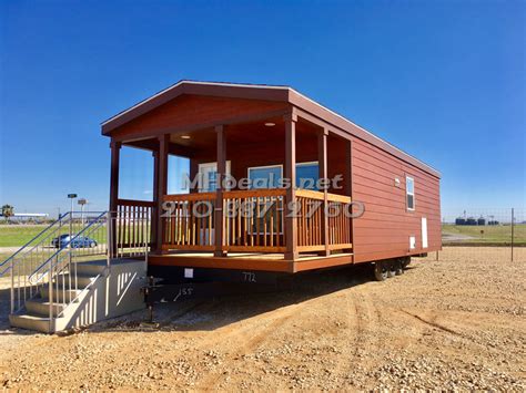 Tiny Home- 2 bedroom tiny home cabin with porch