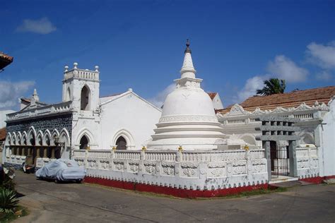 Beautiful Old Temples in Sri Lanka