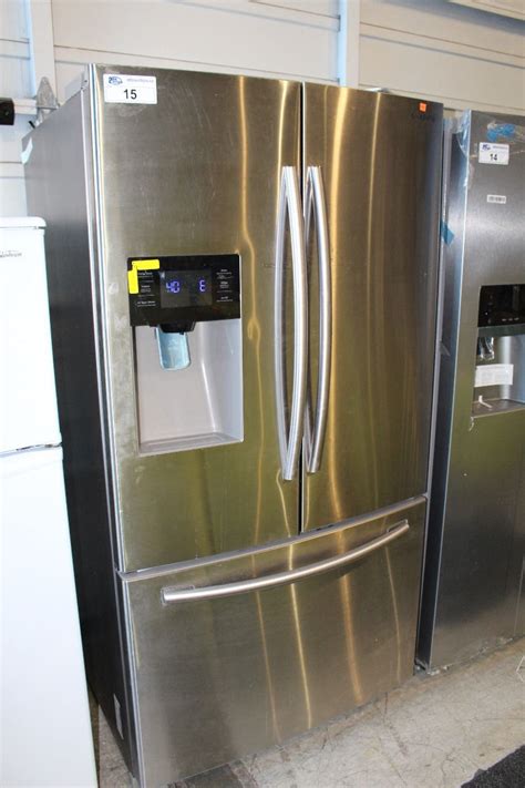 SAMSUNG RF263BEAESR STAINLESS STEEL DOUBLE DOOR BOTTOM FREEZER REFRIGERATOR WITH WATER AND ICE (AS