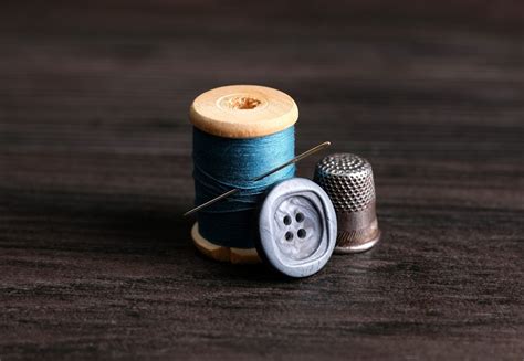 When Did They Stop Making Wooden Spools For Thread? (Are they valuable?) - Gathering Thread