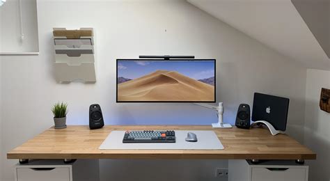 Minimal Desk Setups - Inspiration for your Workspace