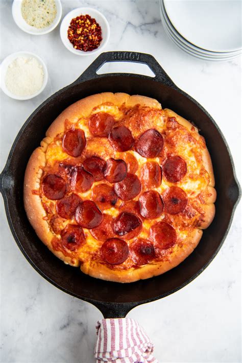 Cast Iron Pizza Recipe | Easy Dinner Ideas