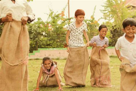 The Top Outdoor Party Games for Family Fun - FamilyEducation