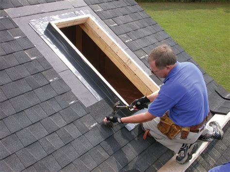 7 Tips To Avoid Skylight Roof Leaks | RoofCalc.org