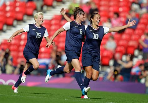 U.S. Women’s Soccer Team Beats France, 4-2, in Olympic Opener - The New York Times