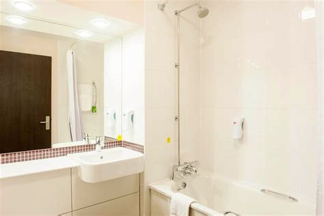 PREMIER INN BATH CITY CENTRE HOTEL $103 ($̶1̶3̶3̶) - Updated 2022 Reviews - England