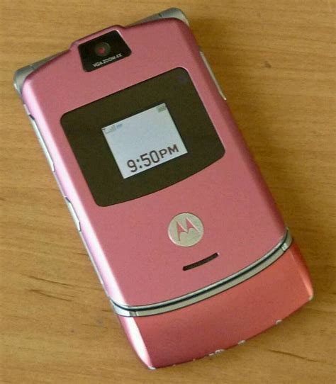 Motorola V3 Razr Pink Flip Mobile Phone | in Torquay, Devon | Gumtree