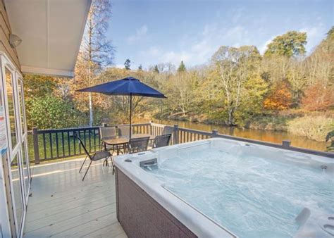 Scottish Borders luxury lodge w/hot tub! Sleeps 6 & pet-friendly