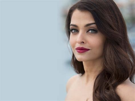 Aishwarya Rai Bachchan 2018: Hair, Eyes, Feet, Legs, Style, Weight & No Make-up Photos - Muzul