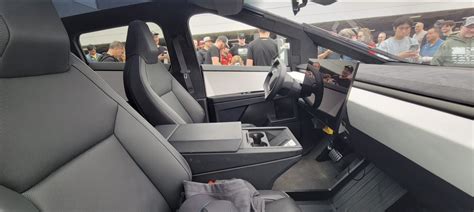 tesla-cybertruck-interior-final-design-1 - TESLARATI