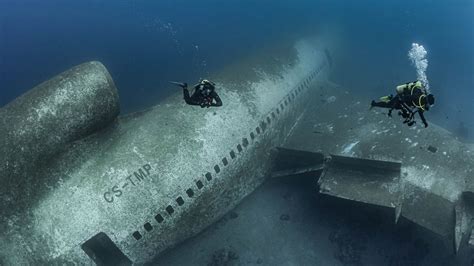 Lockheed Martin L1011 Tristar: Eerie abandoned passenger plane sits on floor of Red Sea | CNN