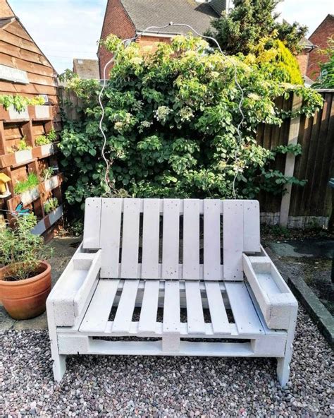 How To Build A Pallet Garden Bench | Fasci Garden