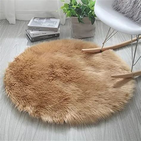 Red Round Faux Fur Rug, 3.5mm, Size: 65x75cm at Rs 320/piece in Delhi | ID: 24349335512