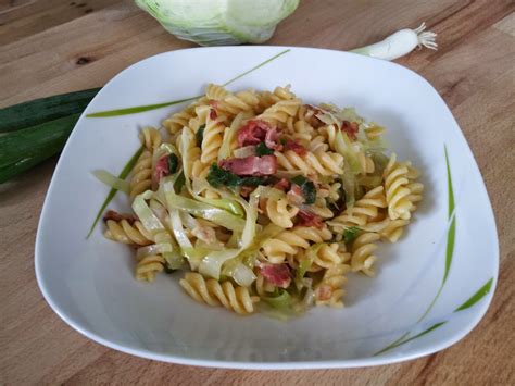 Love, Thyme and Honey: Cabbage Bacon Pasta