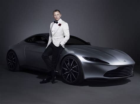 2048x2048 Resolution Daniel Craig 007 James Bond Aston Martin Car Photoshoot Ipad Air Wallpaper ...