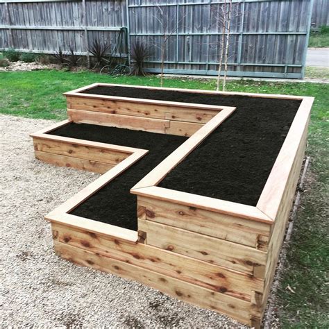 Want to learn how to build a raised bed in your garden? Here's a list of the best free DIY rai ...