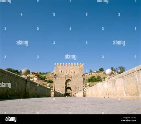 Puente de San Martin (San Martin bridge), Toledo, Spain Stock Photo - Alamy