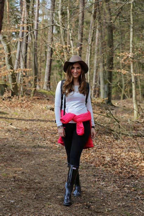 Outdoor Outfit für einen Waldspaziergang | Outfit, Outdoor bekleidung, Wander outfit