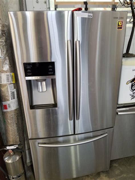 SAMSUNG 36 INCH STAINLESS FRENCH DOOR AND BOTTOM FREEZER FRIDGE WITH ICE MAKER AND WATER ...