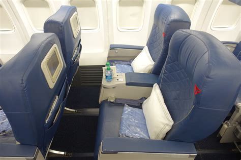 Review: Delta Air Lines 737 First Class | One Mile at a Time