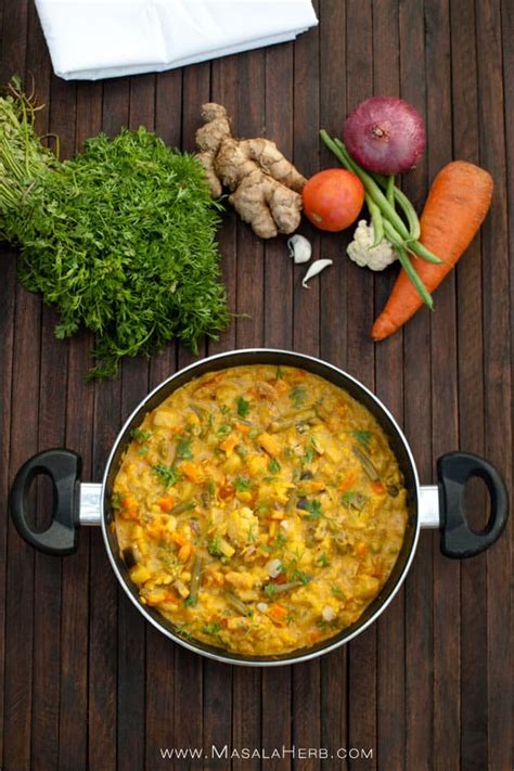 Vegetable Korma Recipe - Simple mix veg kurma curry [without coconut]