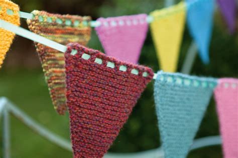 Purl on Pearl. | Knitted bunting, Bunting pattern, Beginner knitting projects