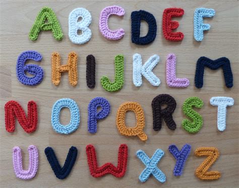 Crochet pattern for alphabetic characters, letters from A to Z