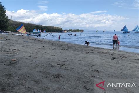 Menikmati wisata Pantai Pasir Putih Situbondo - ANTARA News Jawa Timur