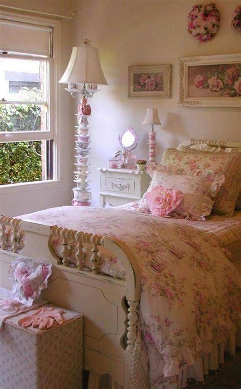 Pin by Candy Culp on Lampen en kandelaars | Shabby chic bedrooms, Chic bedroom decor, Shabby ...