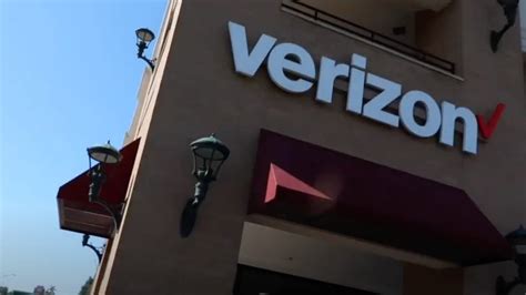 She wanted a Samsung Galaxy S22. Verizon stopped her from getting it | ZDNET