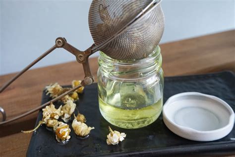 DIY Chamomile-Infused Oil » Everblossom