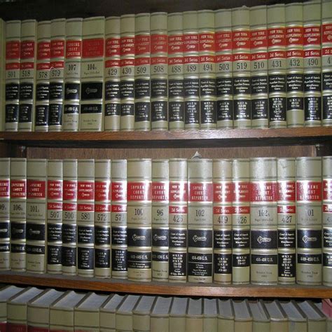 Lot - LARGE COLLECTION OF LAW BOOKS