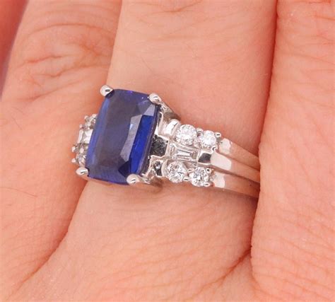 2 Carat Cushion Cut Sapphire and Diamond Ring For Sale at 1stdibs