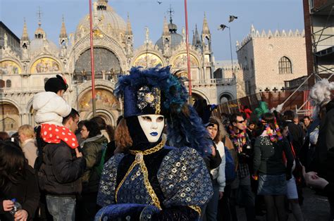 All About Carnival in Venice: Venetian Masks and More!