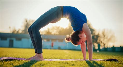 Ardha Chakrasana: How to Do It, Benefits and Precautions