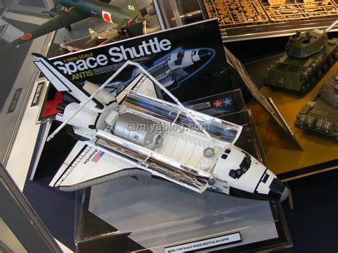 Tamiya 1/100 Space Shuttle Atlantis # 60402 - Model Kit