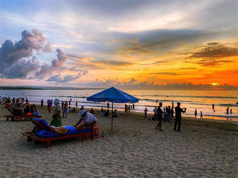 Foto Pantai Kuta Bali - Homecare24