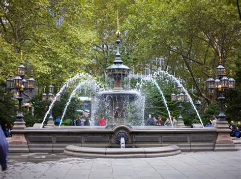 File:City Hall Park Fountain New York City.jpg - Wikimedia Commons