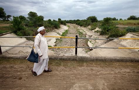 Drought in India Devastates Crops and Farmers - The New York Times