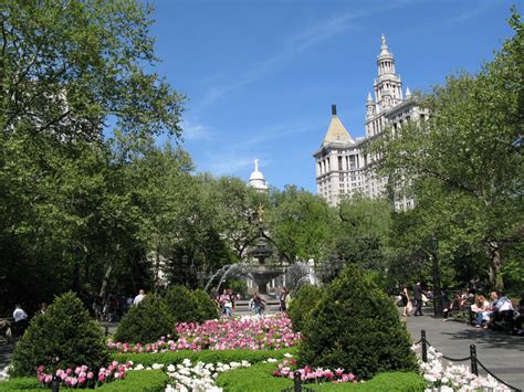 File:City Hall Park - New York City.jpg - Wikimedia Commons