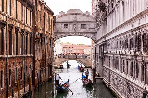 How to kiss under the Bridge of Sighs in Venice