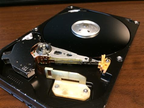 What's Inside a Hard Disk Drive - NEXTOFWINDOWS.COM