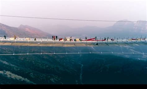 Hongyagu Glass Footbridge - HighestBridges.com