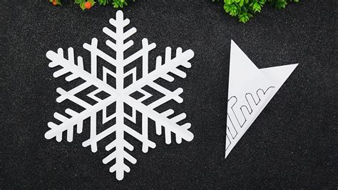 Paper Snowflakes ️Paper Snowflake Patterns🎄Snowflake Cut Out - YouTube