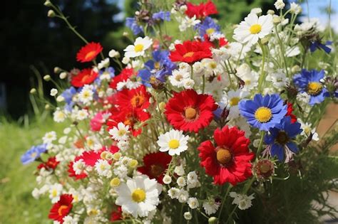 Premium Photo | Daisy and poppy flowers bouquet