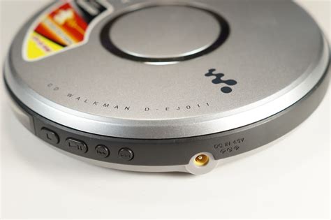 Sony CD Walkman D-EJ011 G-Protection CD-R/RW Mega Bass Portable Player