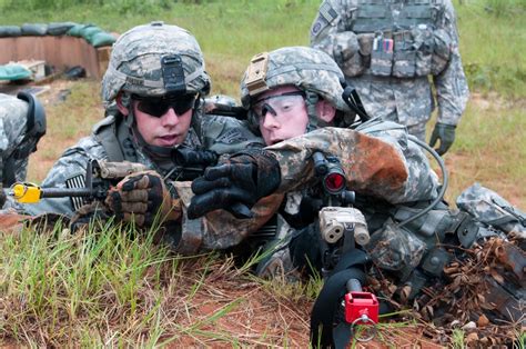 DVIDS - Images - Paratroopers get back to the basics with Battle Drill 1 [Image 3 of 8]