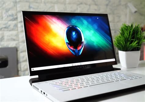 Dell Alienware M15 R3 vs Razer Blade 15: Which One is Better in Gaming?