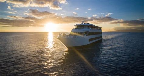 10 Sunset Cruises in Waikiki that Will Make You Never Want To Leave • Happily Ever Travels