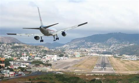 Top 10 Most Dangerous Airport Landings - MyFunkyTravel